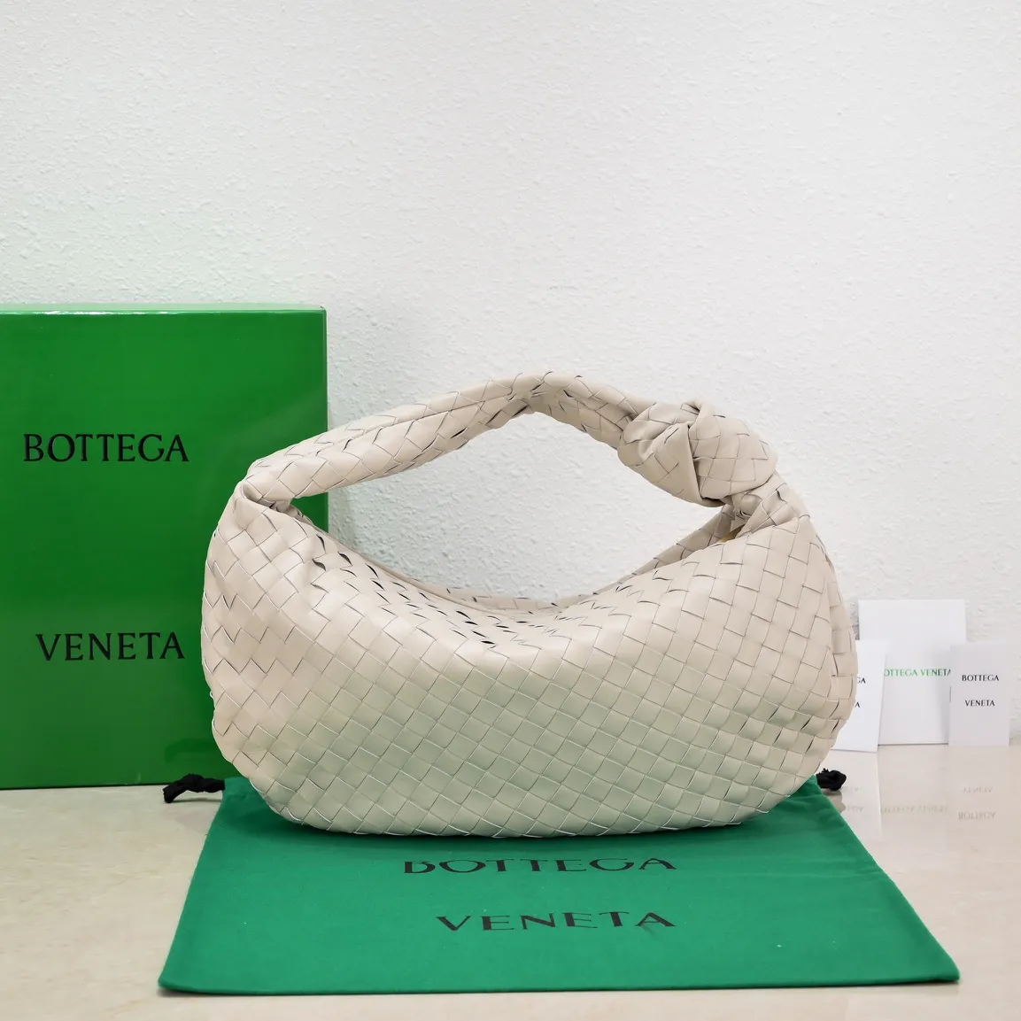 Batch 1860 Large Arco handbag, new arrival in early spring#, cool style, retro style, full of vitality, free and easy, distinctive personality brings multi-layered charm to daily wardrobe~ 🔝The soft and flowing fabric conveys a soft touch# A relaxed and comfortable feeling is newly interpreted in the silhouette· Croissant woven sheepskin Size: Width 40 Height 48 Thick 16 [6698#] Off-white